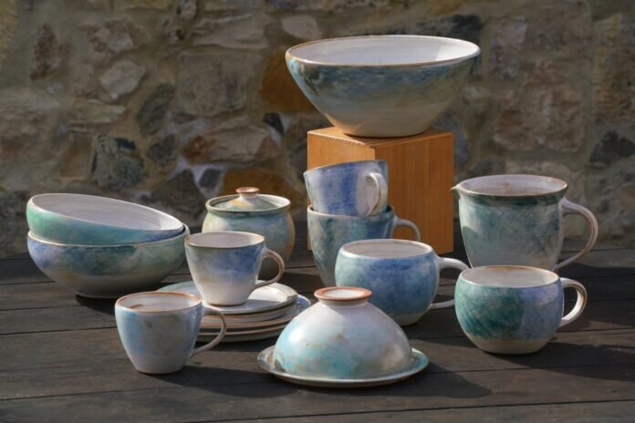 thumbnail_Uschi Hönig 275 Geschirr, blau, grün, türkis auf weißer Glasur-m