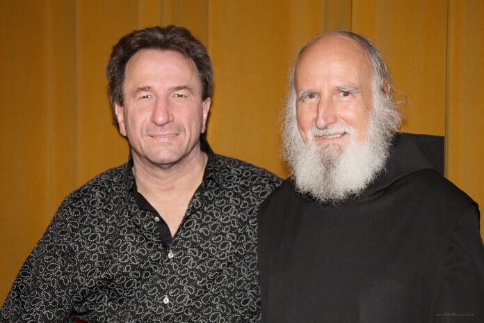 Clemens Bittlinger & Pater Anselm Grün "Zum Glück gibt es Wege"