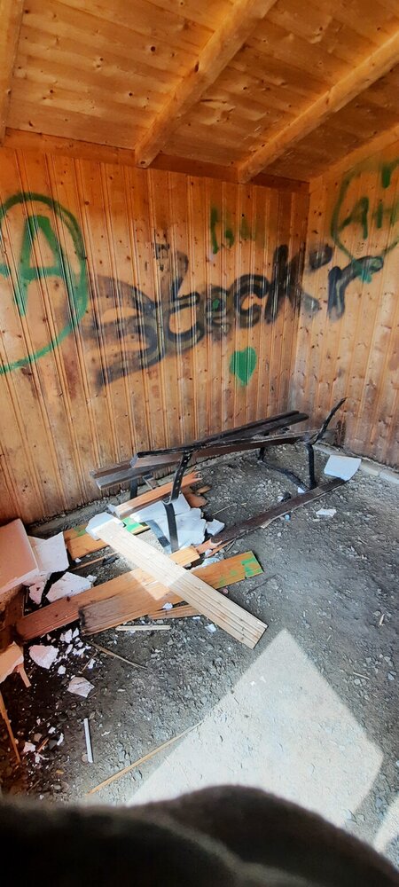 Wanderhütte zerstört