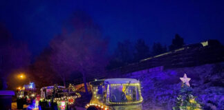 Leuchtende Trucks stehen in Startlöchern