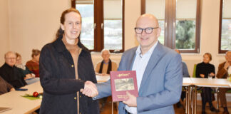 Landrat Frank Matiaske stellt das neue “gelurt” vor