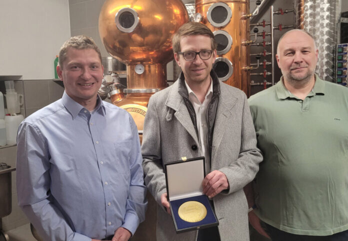 Ehrenplakette Beerfurther Edelostbrennerei