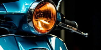 Motorroller in Höchst aus Carport gestohlen