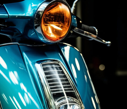Motorroller in Höchst aus Carport gestohlen