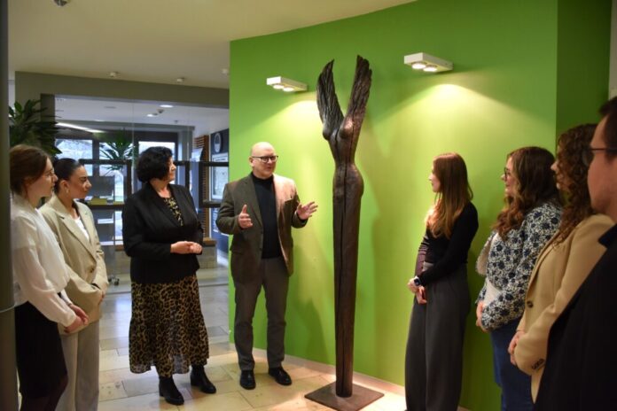 Wächter-Figur im Landratsamt