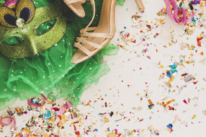 party-mask-golden-shoes-white