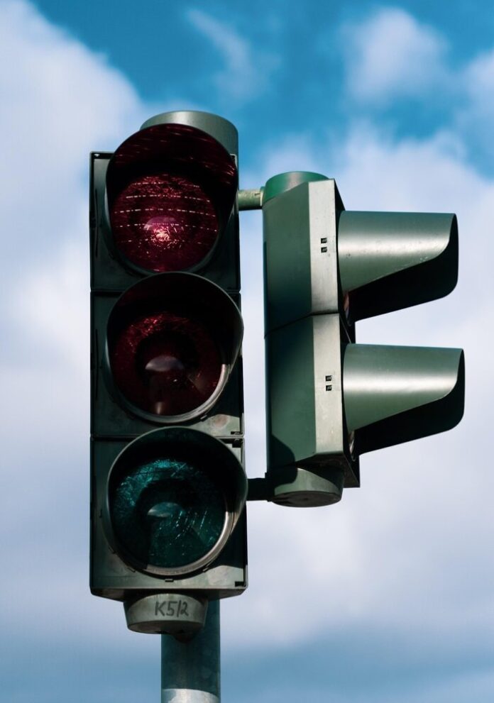 akasakow-traffic-light-6988627_1280