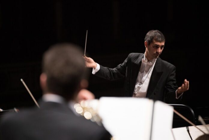 artesitalia-conductor-5157153_1280