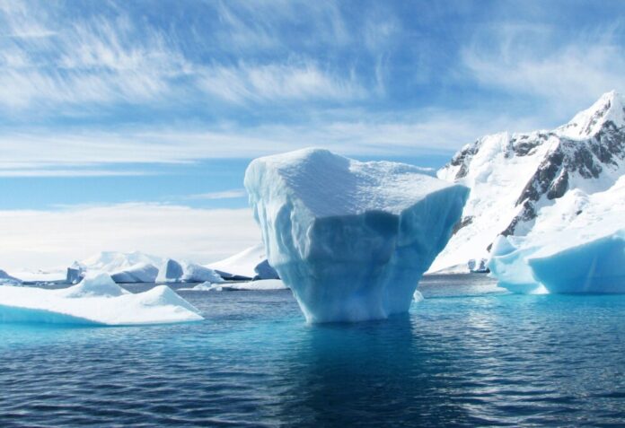 358611-iceberg-404966