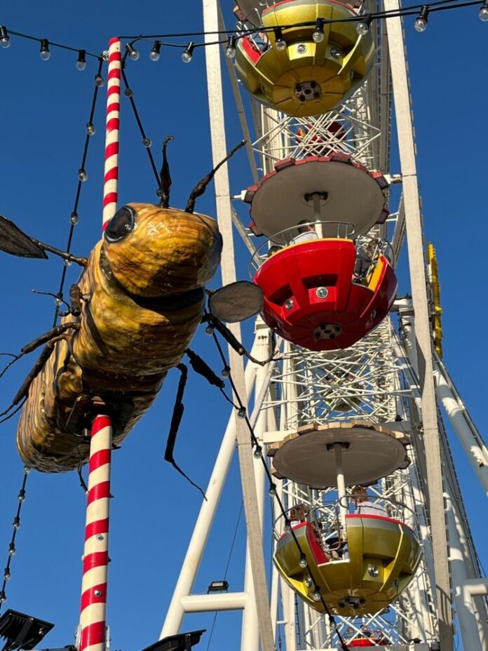 Biene vor Riesenrad 2025