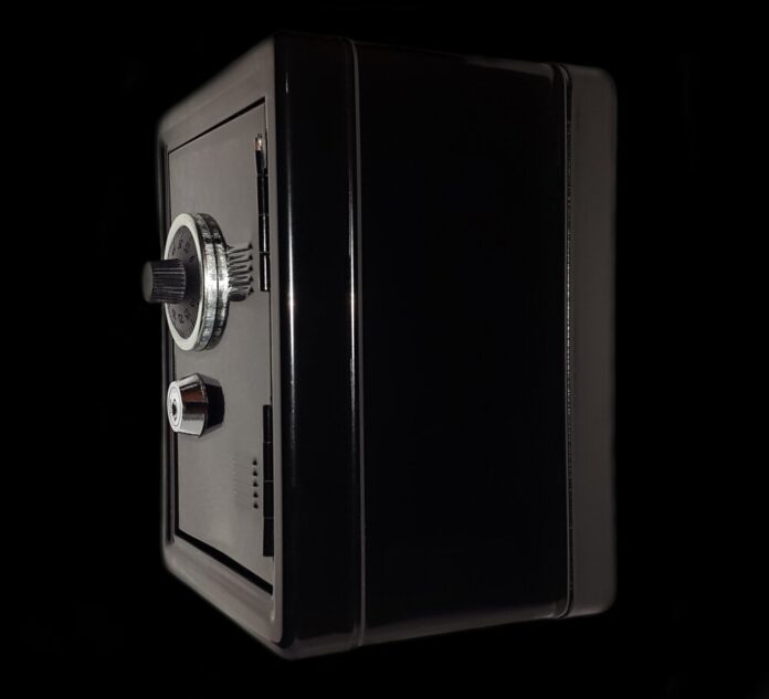 felix-mittermeier-safe-2049948