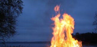 Wenn die Flammen den Himmel erleuchten