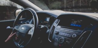 Parkplatz-Rammlerin flüchtet nach 1.000-Euro-Schaden