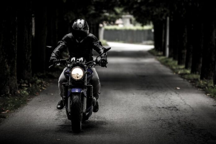 splitshire-biker-407123