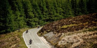 Motorradfahrer flüchten nach schwerem Ausweichmanöver