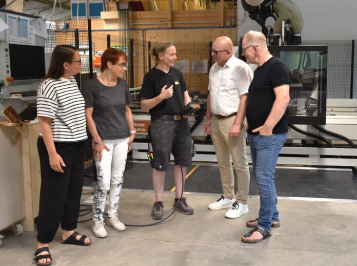 Landrat besucht Schreinerei Schlingmann
