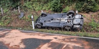 Auto überschlägt sich in Mümling-Grumbach