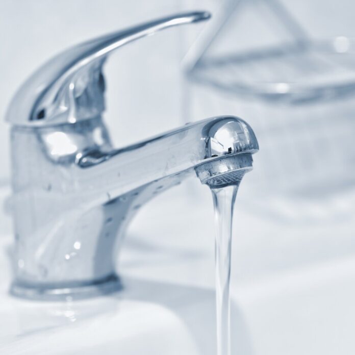 close-up-water-running