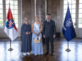 Ministerpräsident Boris Rhein empfängt Thermenkönigin Emmely I. aus Bad König im Schloss Biebrich