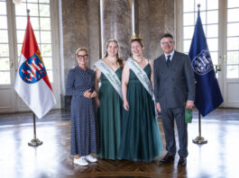 Ministerpräsident Boris Rhein empfängt die Odenwälder Kartoffelkönigin Louisa I. und Kartoffelprinzessin Melanie I. im Schloss Biebrich
