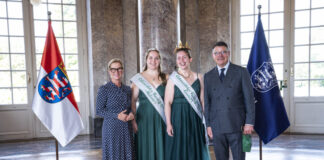 Ministerpräsident Boris Rhein empfängt die Odenwälder Kartoffelkönigin Louisa I. und Kartoffelprinzessin Melanie I. im Schloss Biebrich