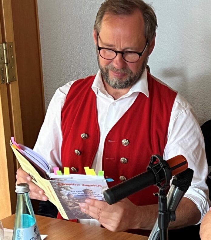 Dorftreff Olfen 29.08.2023 31 Danny Zucht liest (1)