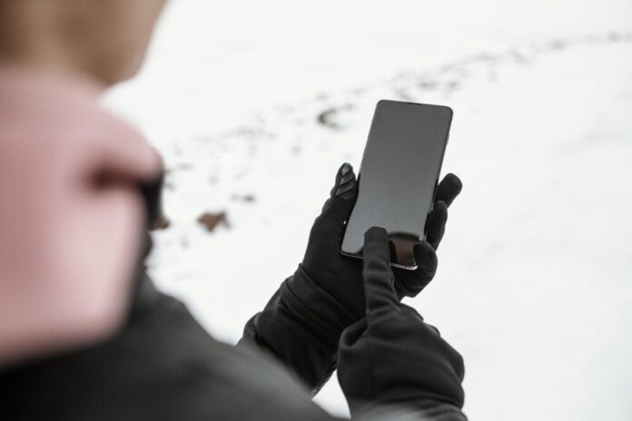 close-up-hands-holding-smartphone