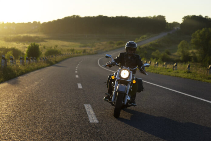 full-shot-man-riding-motorbike