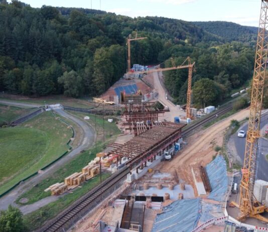 Neubau der Talbrücke bei Bad König-Zell: Sperrpause der Bahnlinie in den Herbst- und Winterferien